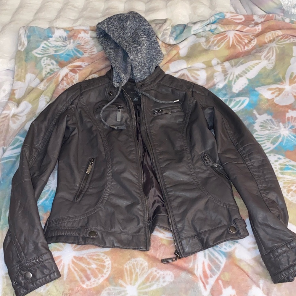 Grey Faux leather jacket 🩶